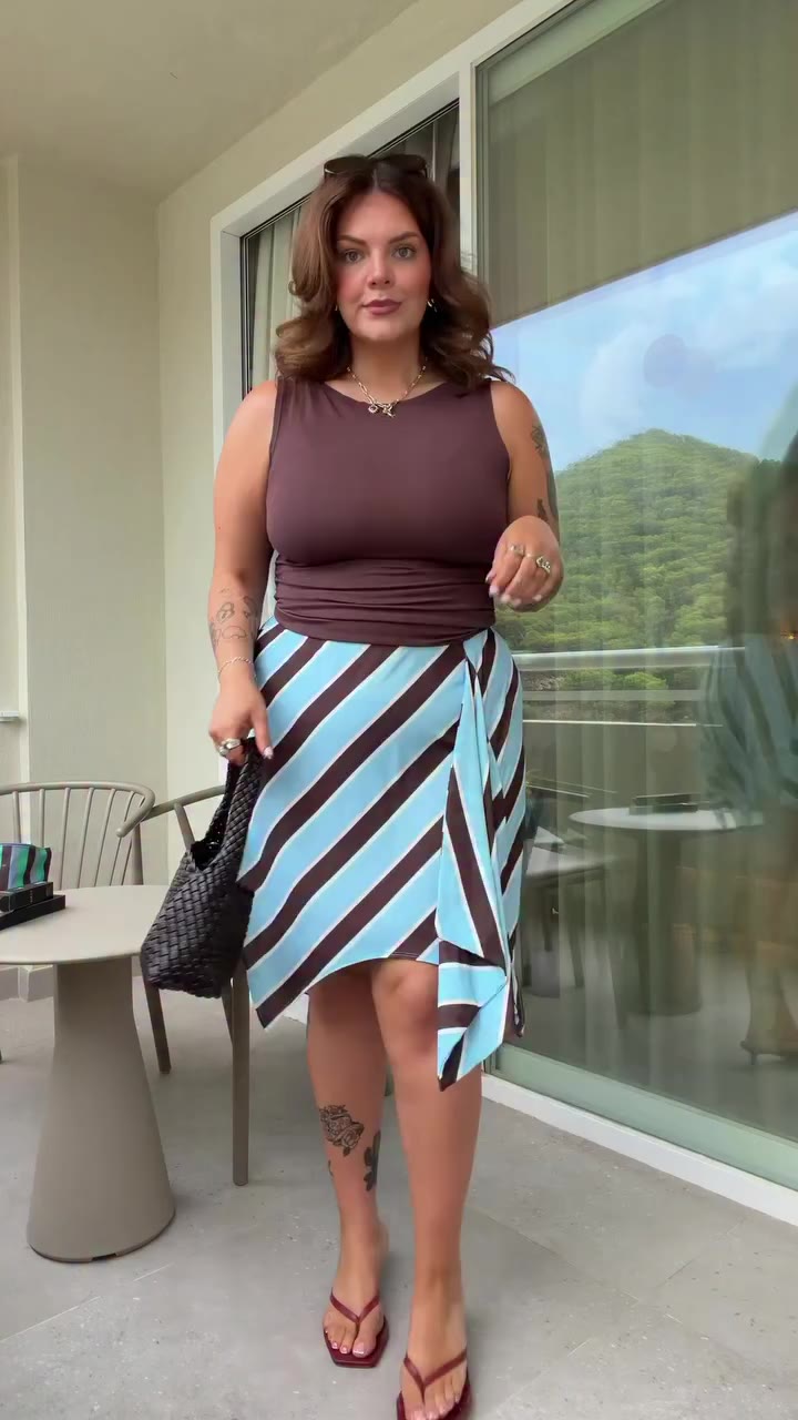 Kinda chic to be a curvy gworl on her holidays x x