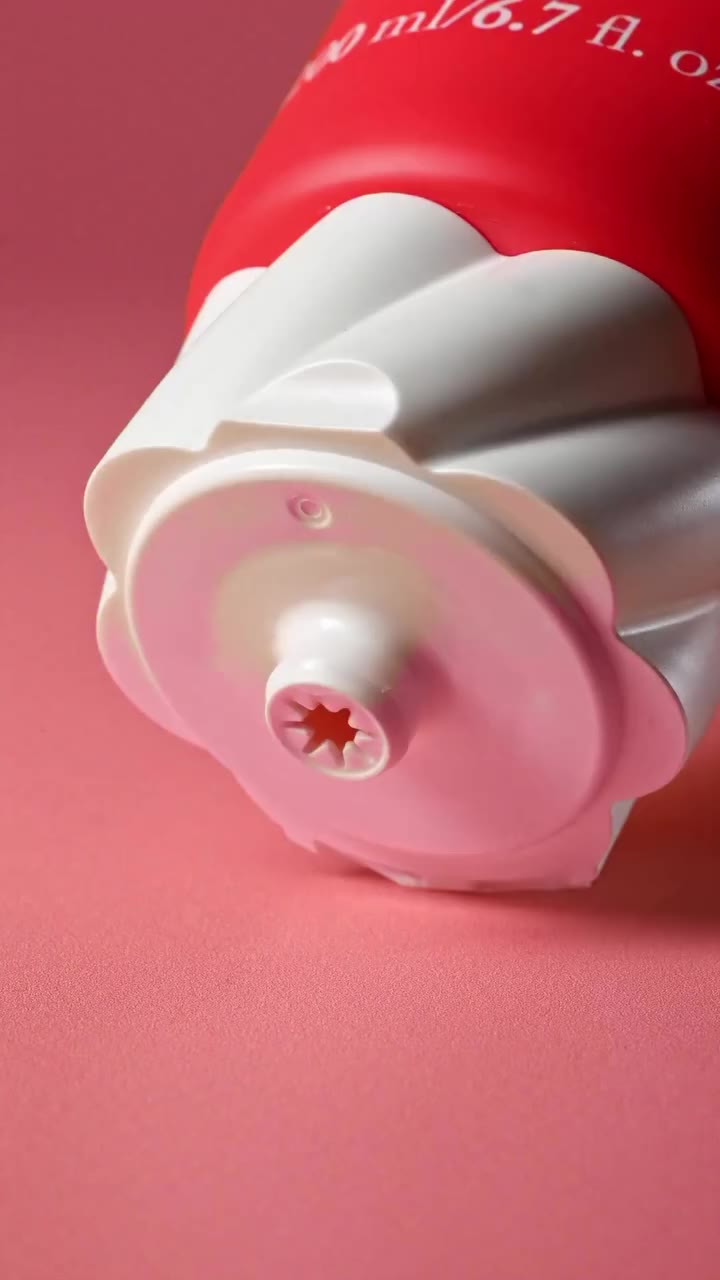 the icing on your body care routine. 🍒 cherry gleam whipped body crème…