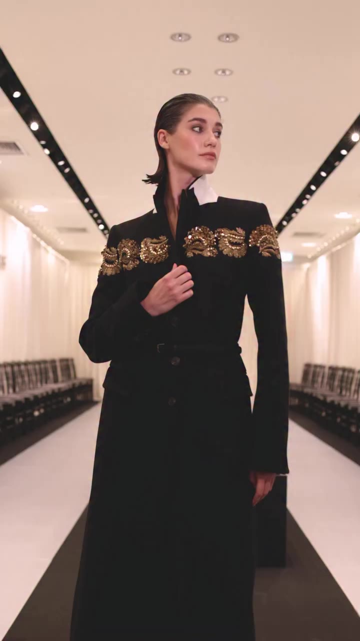 Dreaming of Dries. At yesterday’s AW26 Season Premiere, Julian Klausner’s…