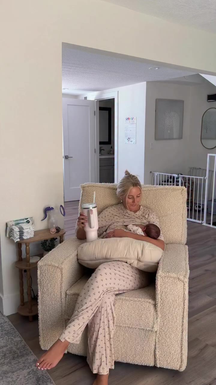 my #1 nursing essential @boppycompany I’ve been using my Boppy Nursing Pillow…