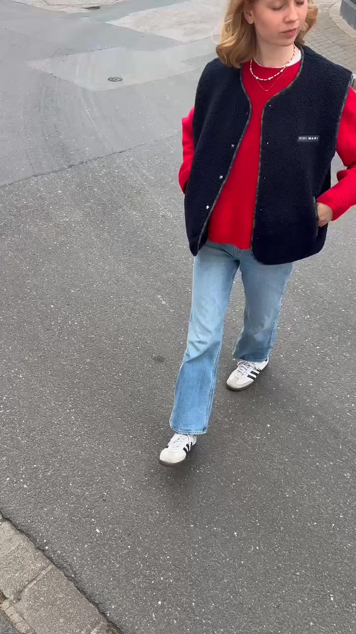 Spending Thurday in our Teddy Fleece Vest! 🧸❤️