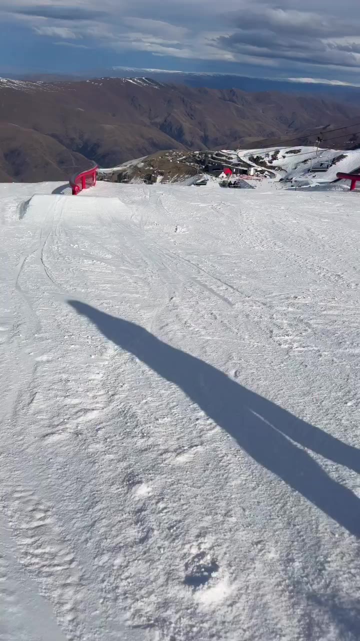 Top to bottom with @irispham_ 🤳: @tokabonga