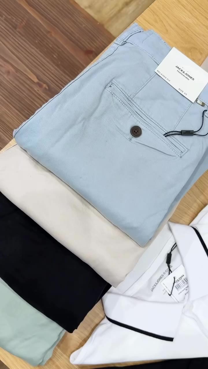 Élevez votre style sans effort avec Jack and Jones⚡. Des coupes impeccables…