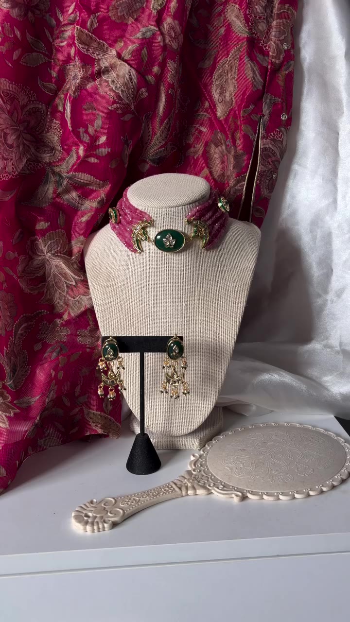 Heritage details, reimagined in emerald & pink✨ A statement choker featuring…