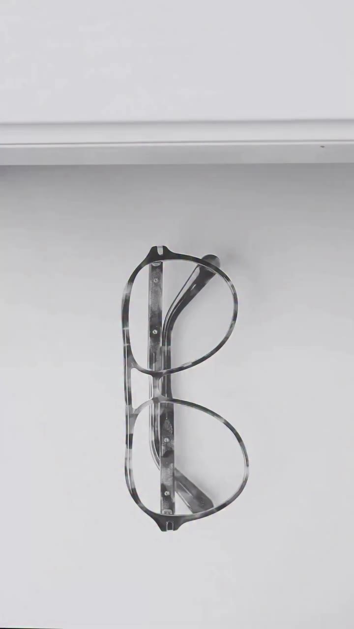 Extra credit for the eyewear 📠