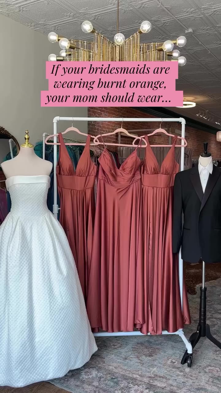 If your bridesmaids are wearing burnt orange, your mom should wear…🤍💍✨…