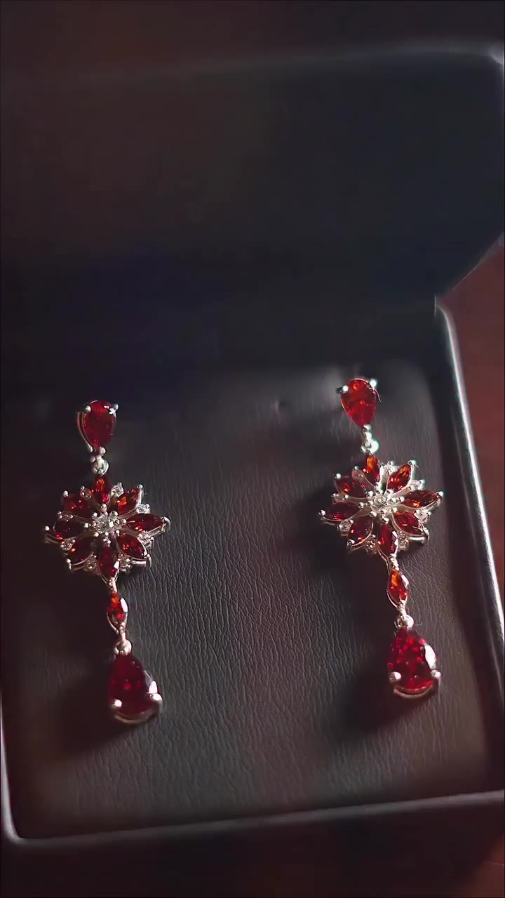 Cada detalle nace del cielo. ✨ Una colección de accesorios creada…