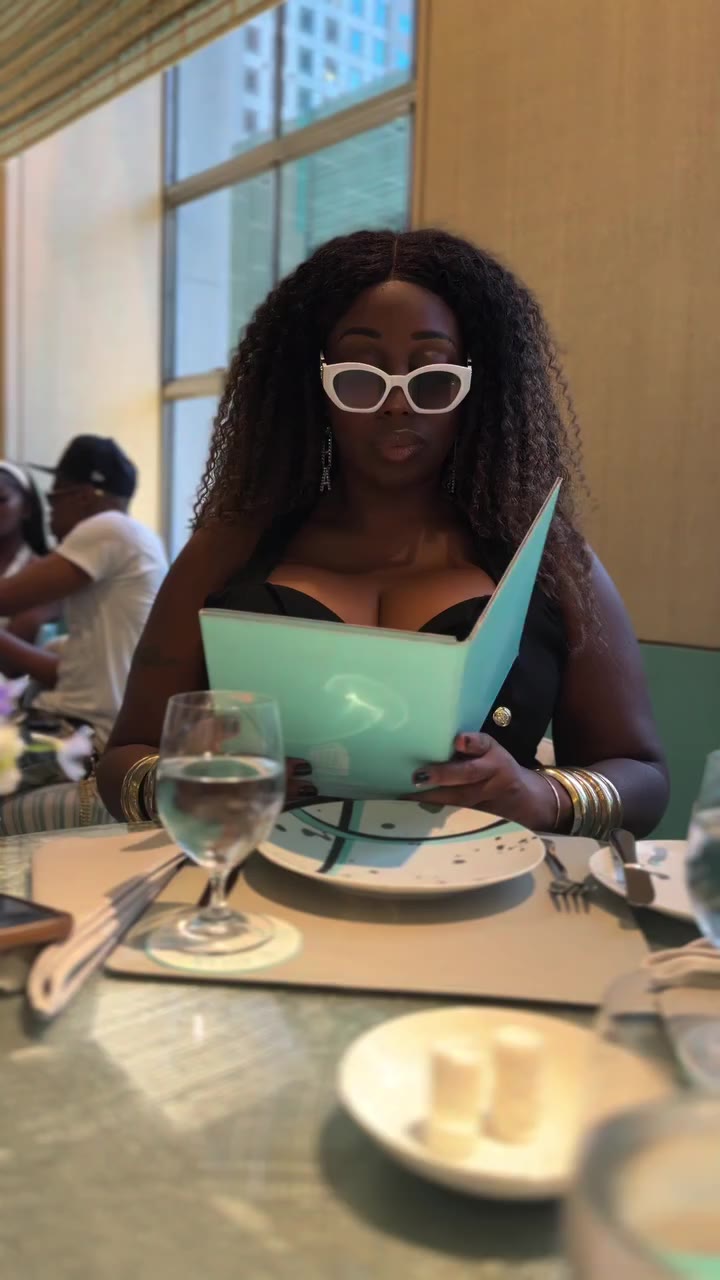 ✨Breakfast at Tiffany’s✨ #nyfw #tiffanys #stylist #blueboxcafe #remixxstylehouse