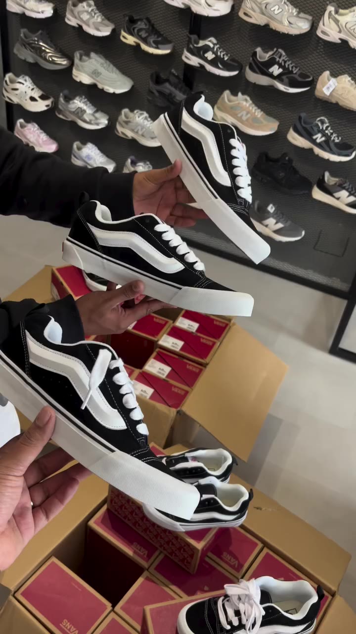 Reposição do queridinho 🖤 Tênis Vans Knu Skool 34 ao 44- R$599,90 📦 Enviamos…
