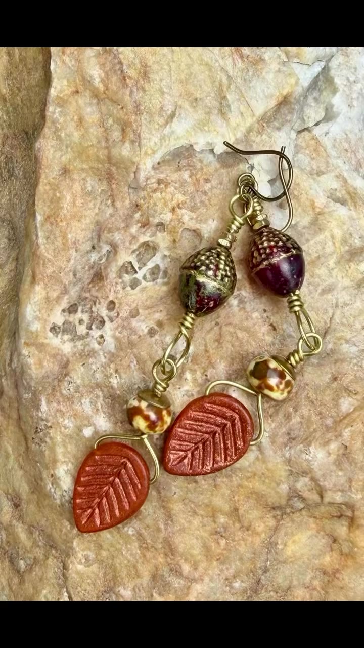 Looking for cute fall earrings? I’ve got you covered. These beauties are…