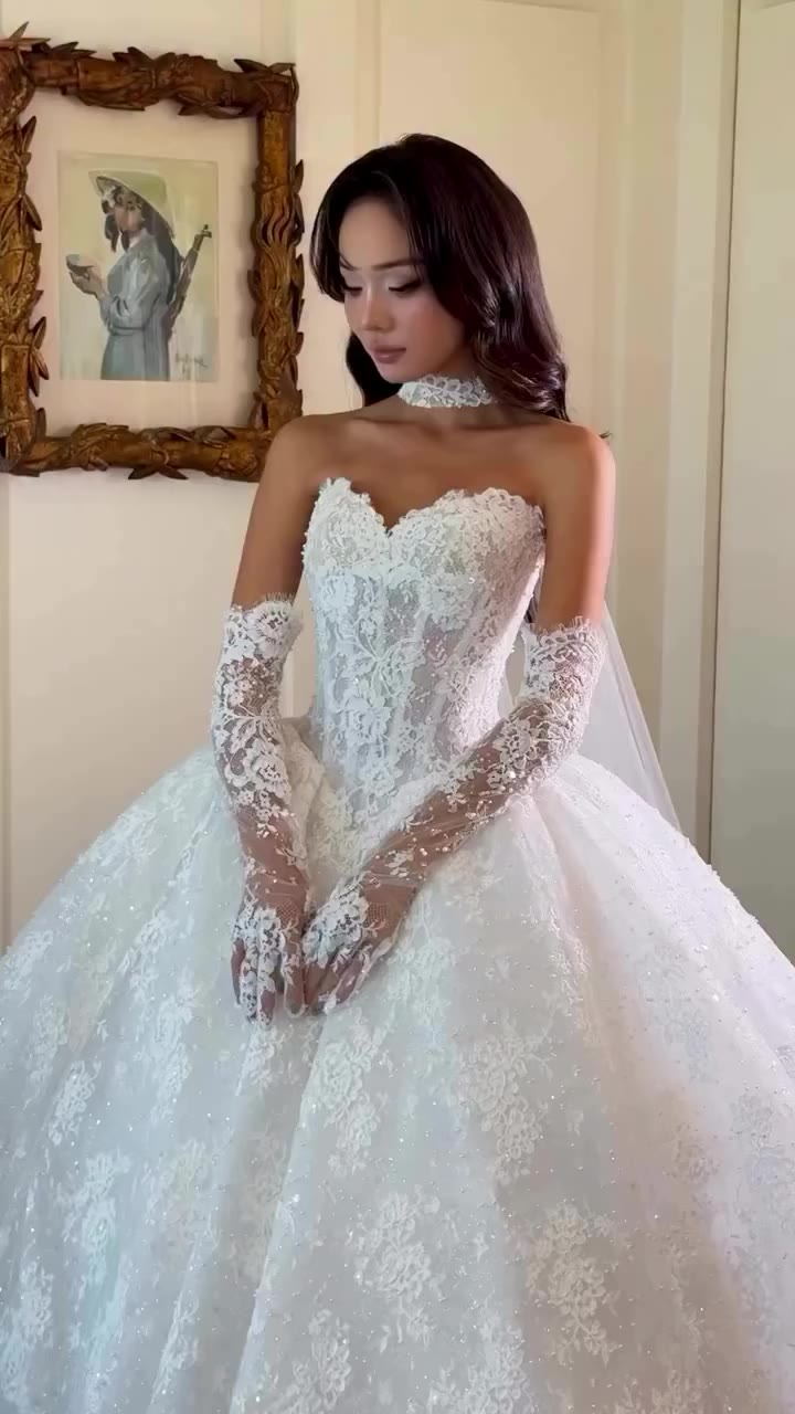 ✂️ With 14 years of experience, we create your dream wedding dress without…