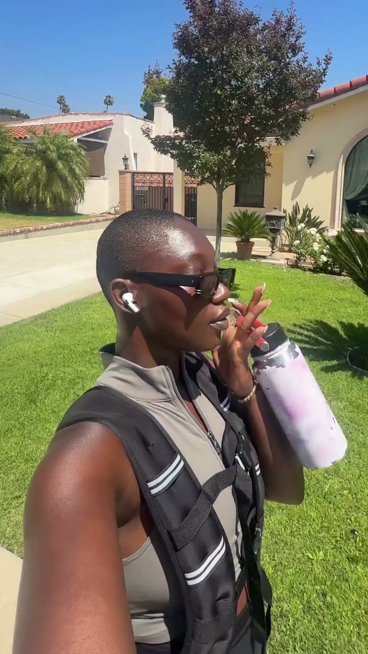 Post-gym, post-facial, post-whatever… Pore Choices stays on her. 🤎💦…