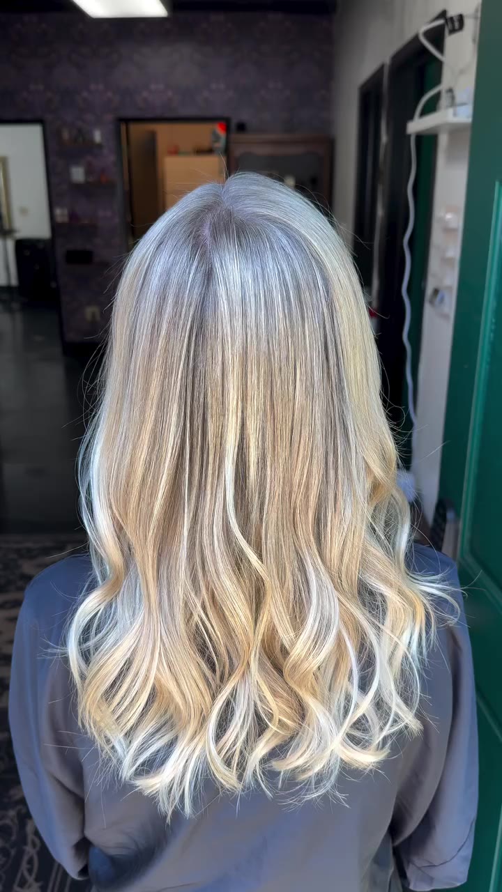 Bright + Blended ✨ • • • #sacramentohairstylist #sacramentostylist…