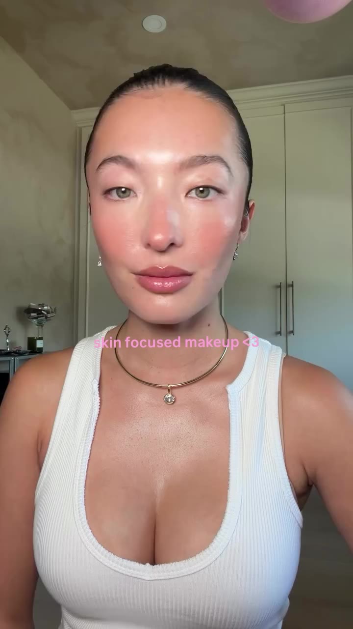 glowy skin focused natural makeup 🫧🦢 @rhode glow milk @rarebeauty brow gel…