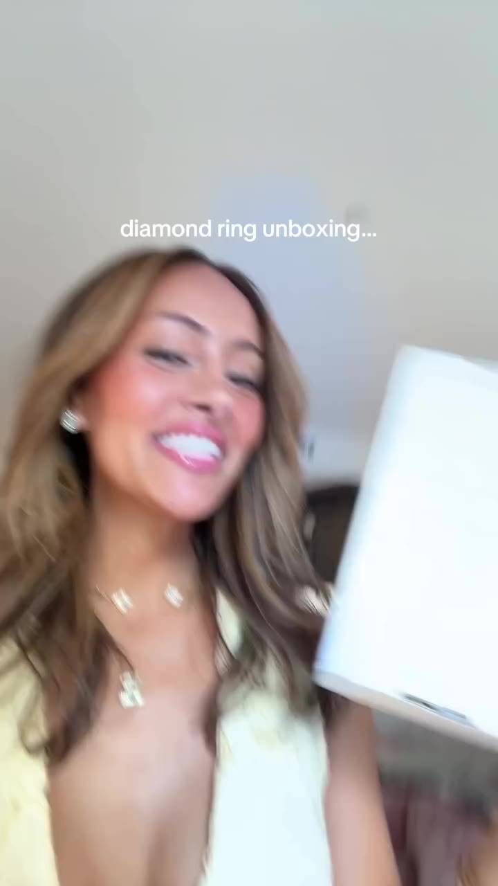 unboxing my new diamonds from @loganhollowell 👀💎💕soooo obsessed with this…