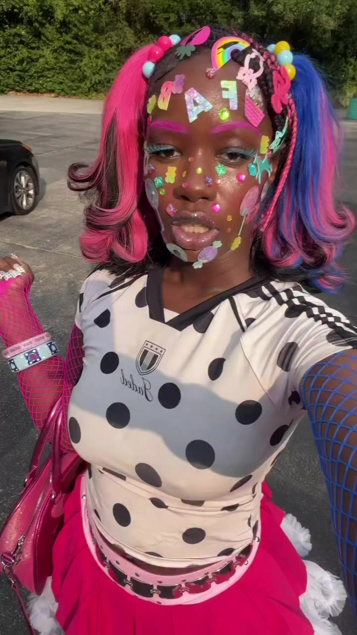 I’m lowkey THEE eccentric final boss, i nvr cared !!😭😭🦄💖✨ Bag & Skirt from…