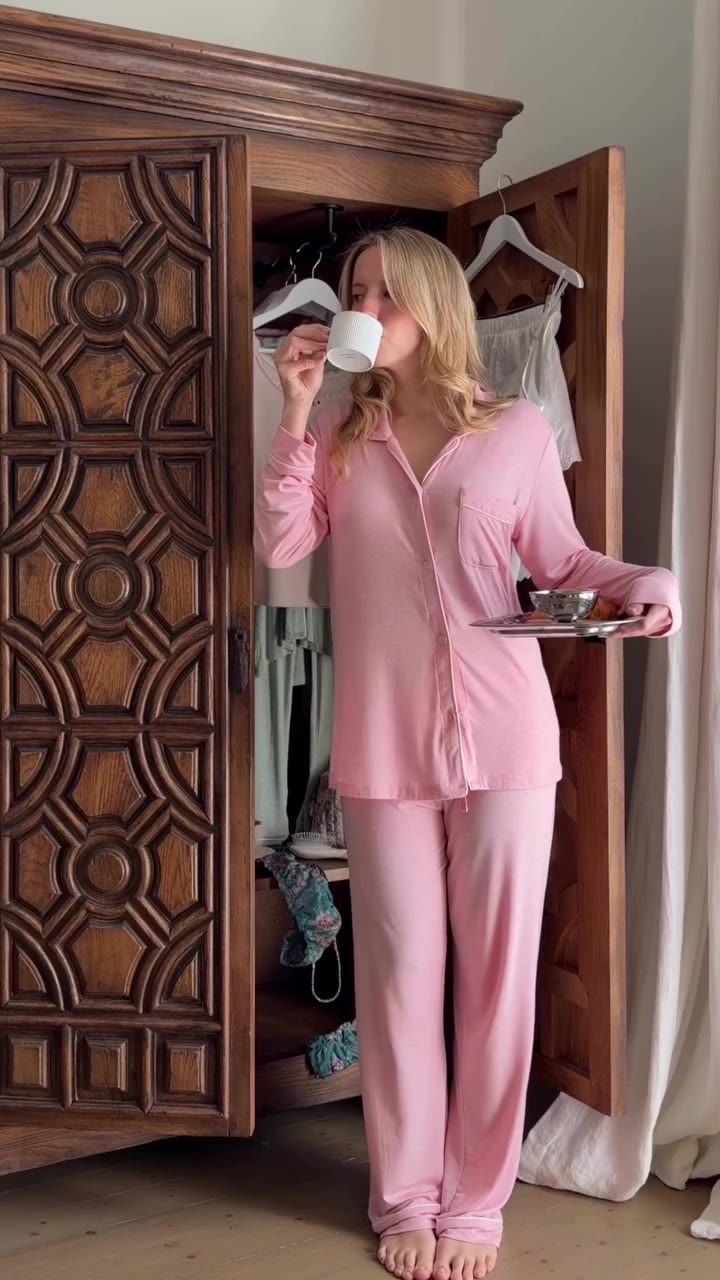 There’s something a little magic about mornings with your best friend by your…