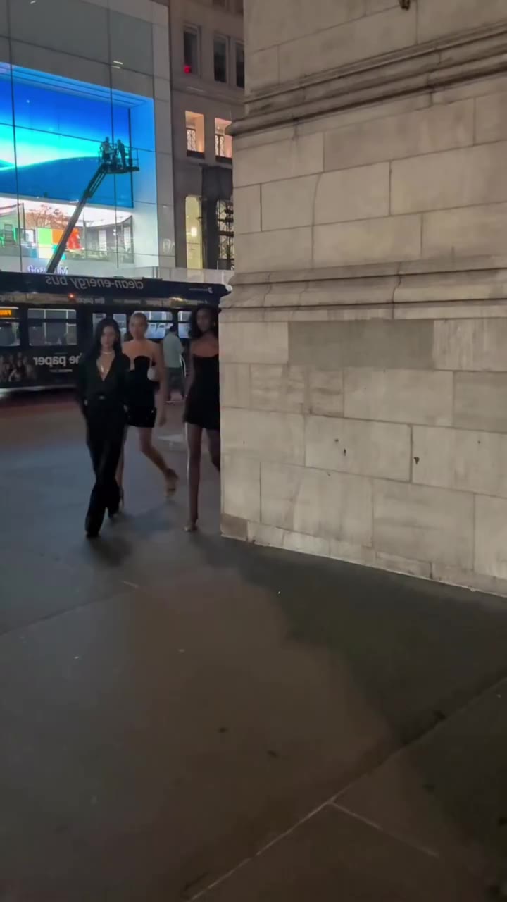 the walk home. . #nyc #nyfw #runway #modelwalk #뉴욕