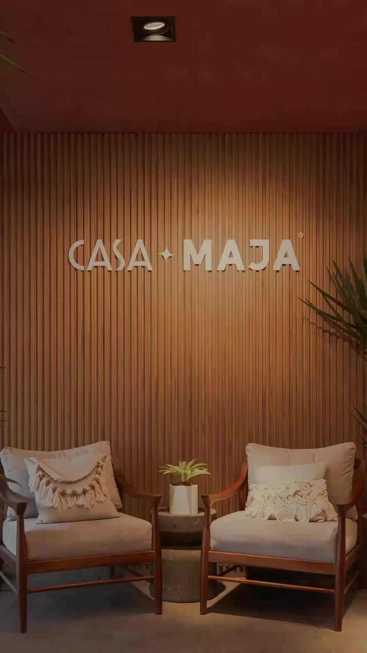 Desde tu llegada, nuestra recepción y tienda te acercan a todo lo que somos.