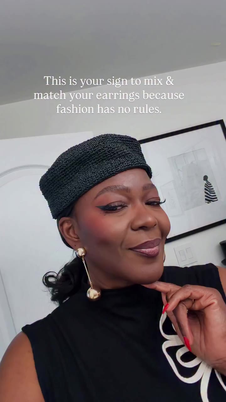 Fashion should be fun! Play with your accessories. Earrings: @sezane