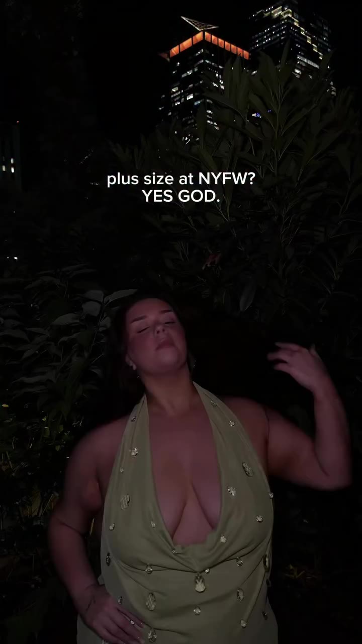 curves and all baby 🫦 #plussize #plussizefashion #nyfw