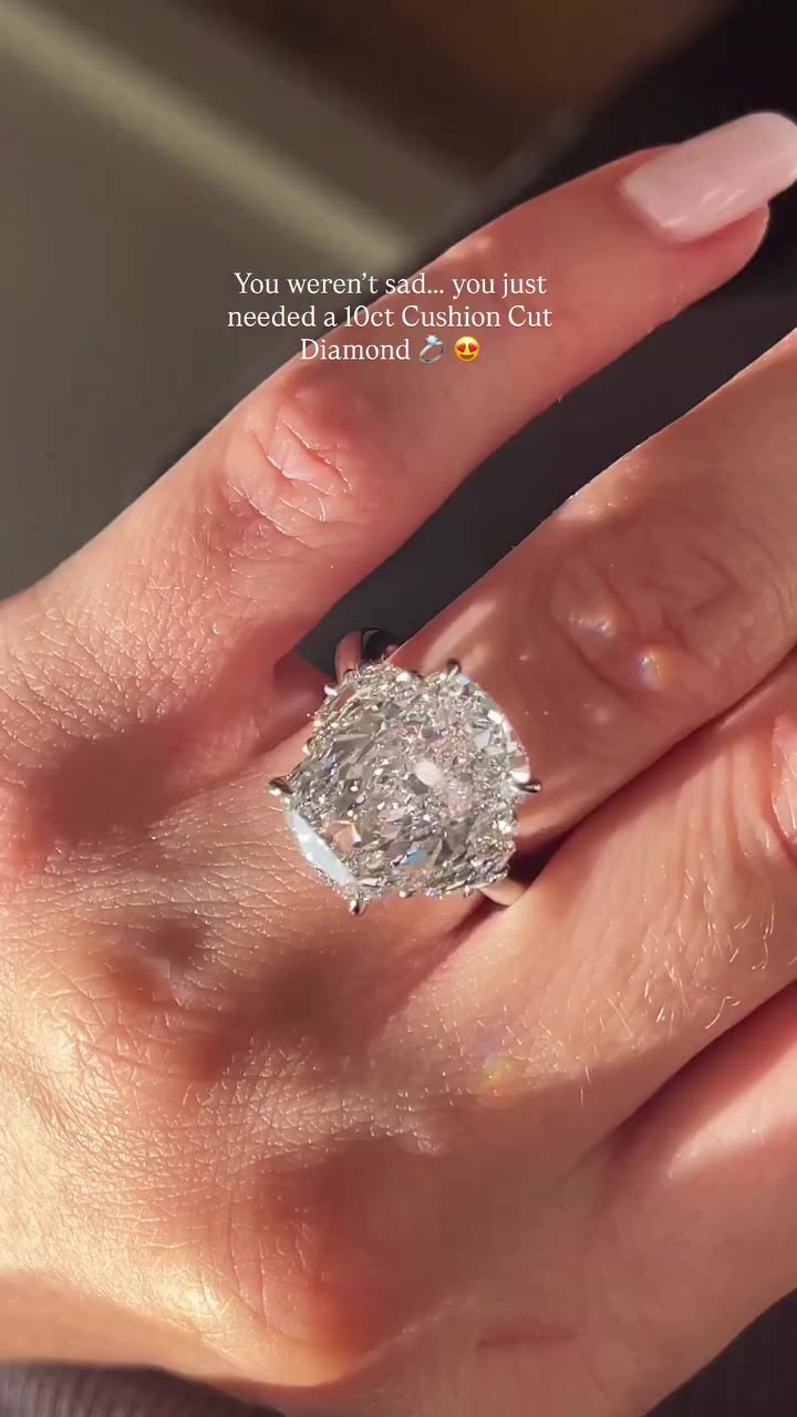 Go ahead, tell us we’re wrong… 🤭 #RahaminovDiamonds #CushionCut #DiamondRing…
