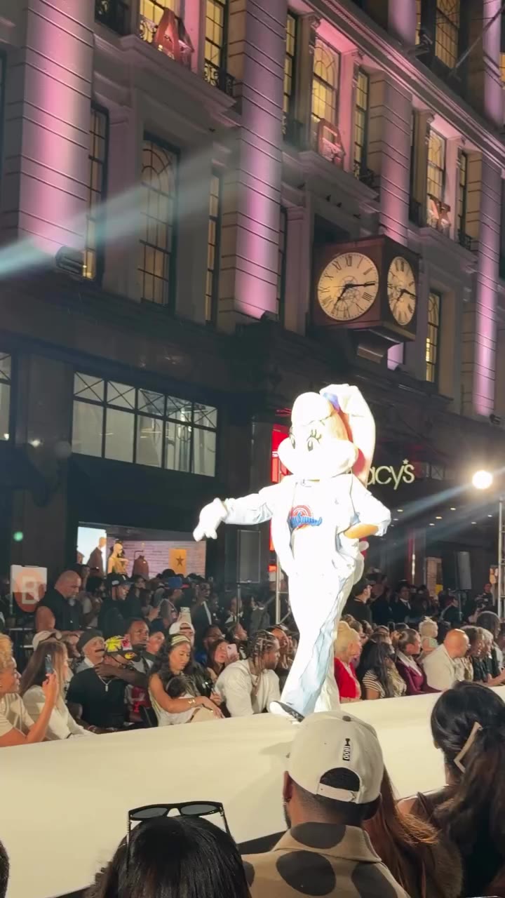 Rookie Kids Runway on Broadway is back! Hosted by @jalenbrunson1, with some of…