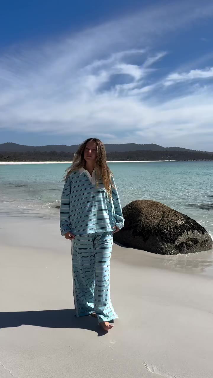 Tuck or no tuck? Glowing angel Mumma @inalexland wears the Into The Blue polo…