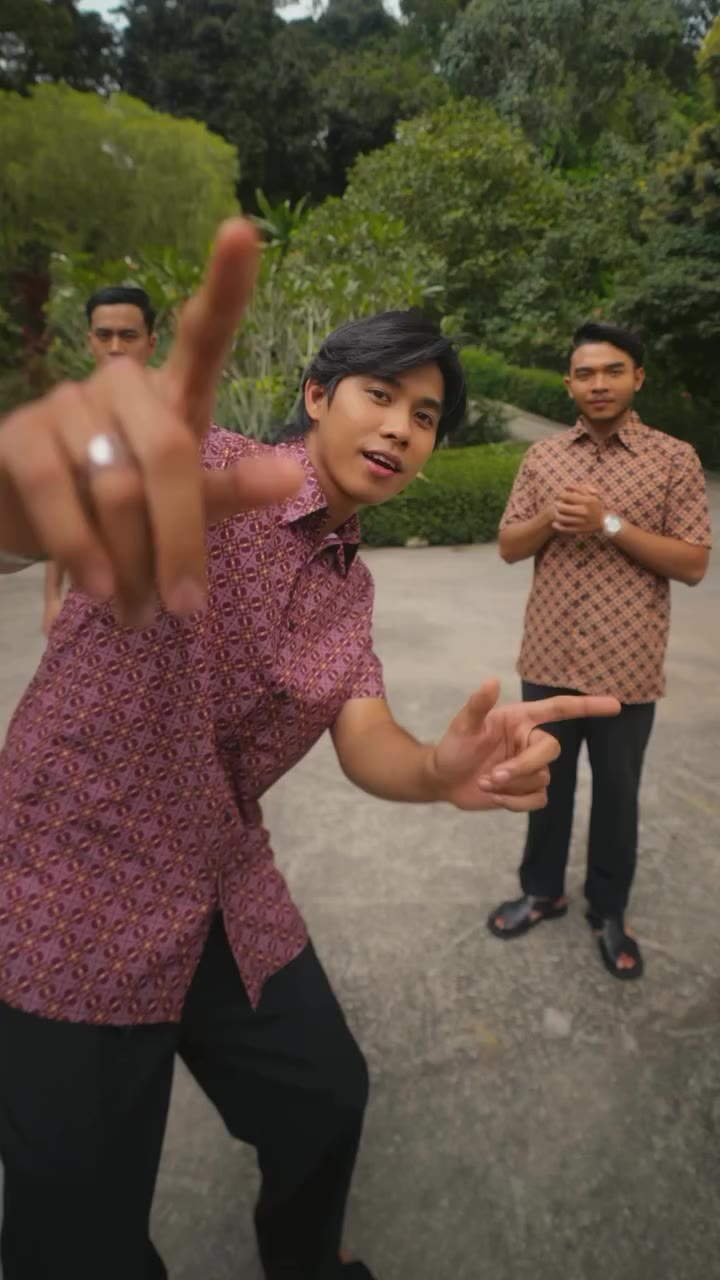 Betul lah lelaki yang pakai baju batik auto lagi handsome! #bulanbintanghq