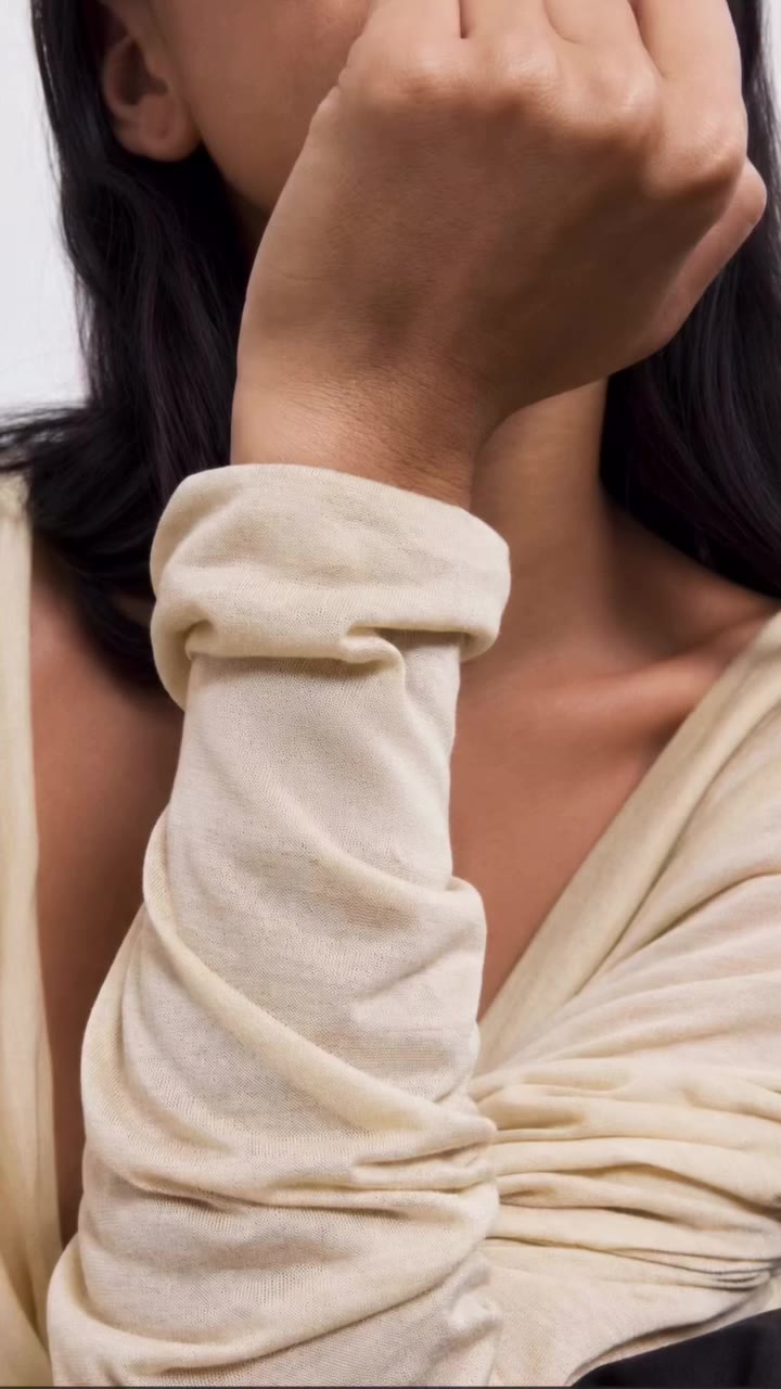 Mood: dressed in 2 minutes, styled in 10 seconds. Styling tip: neutrals +…