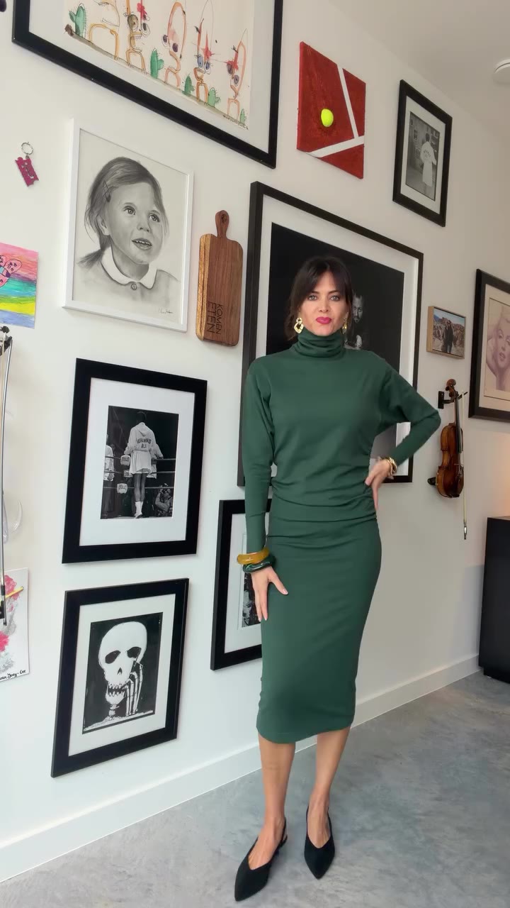 Publiciteit 🍁Just in 💚 The College Green Dress. Stylish, cozy, flattering…