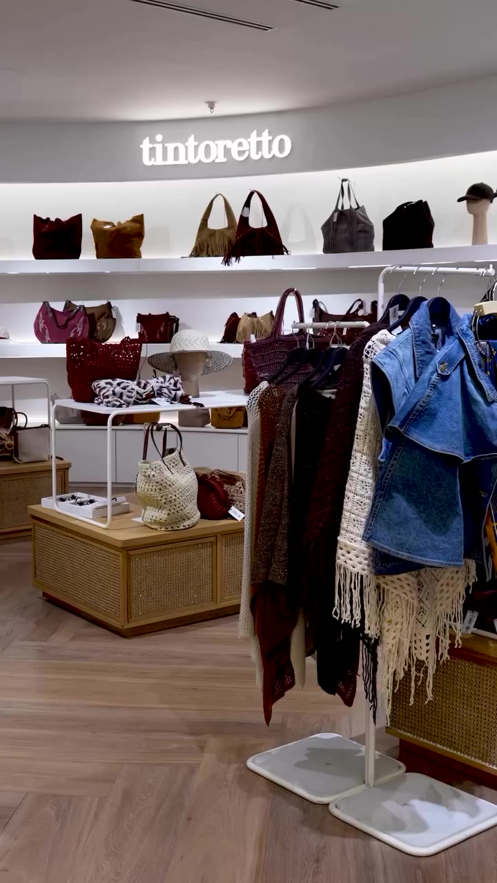Never enough. Descubre la colección de bolsos de #Tintoretto en exclusiva en…