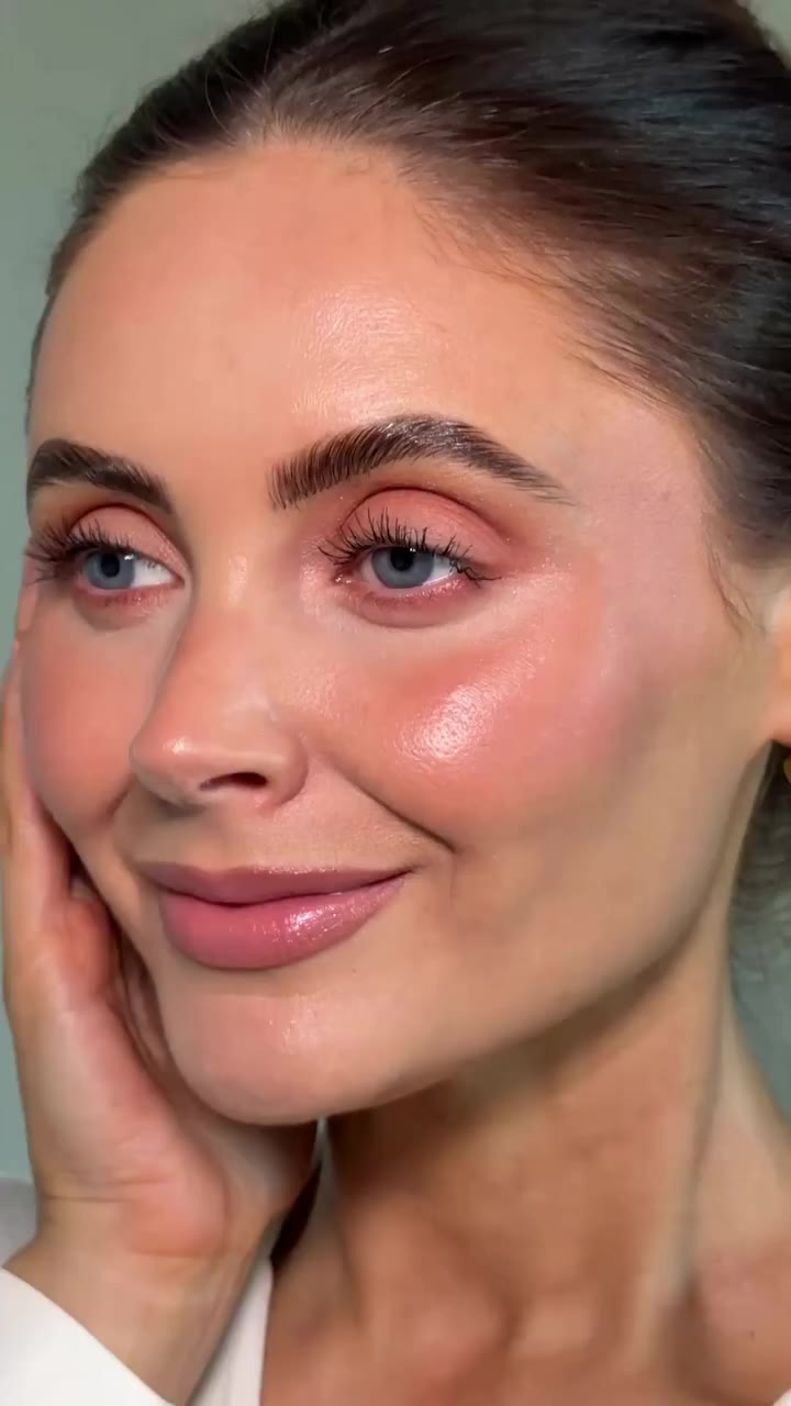 Makeup artist approved eyes in minutes! Struggling with eyeshadow looks? Well…