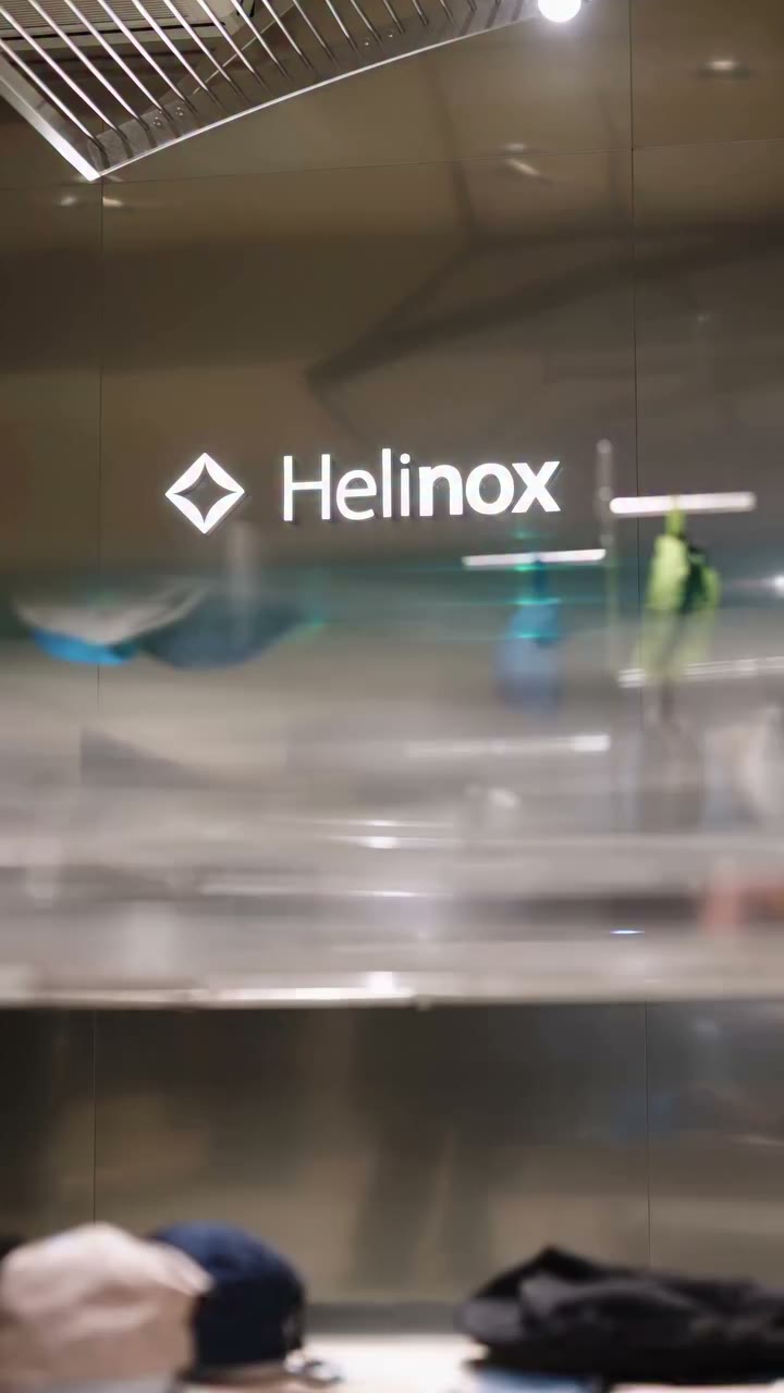 헬리녹스 웨어 서울 플래그십 스토어 HELINOX WEAR SEOUL FLAGSHIP STORE 도시 위를 부유하는 이클립스 파사드…