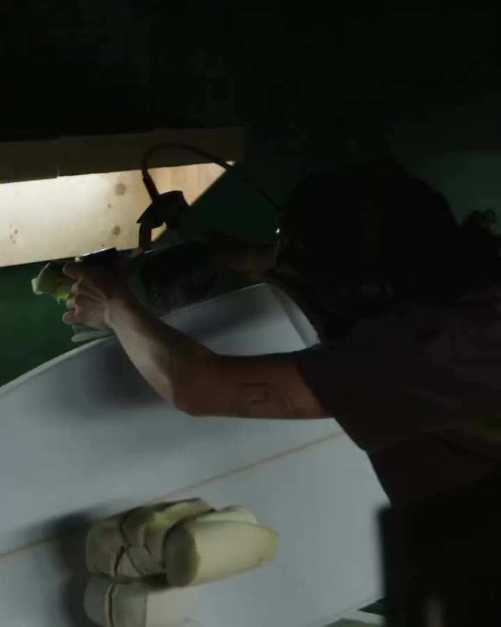 FISHTANK… a film starring @bodhileigh by @coreymunnsurfboards dropping next…
