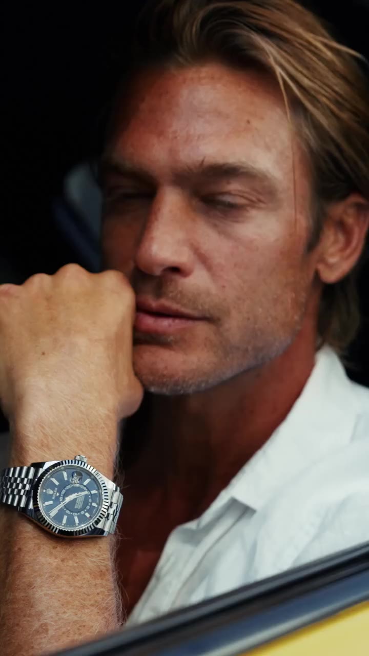 The @rolex Sky-Dweller's off-centre 24-hour disc keeps a second time zone in…
