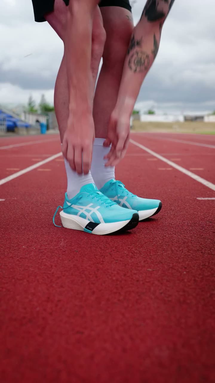 The sound of speed 🔊 The ASICS Metaspeed Edge is fine tuned for responsive…