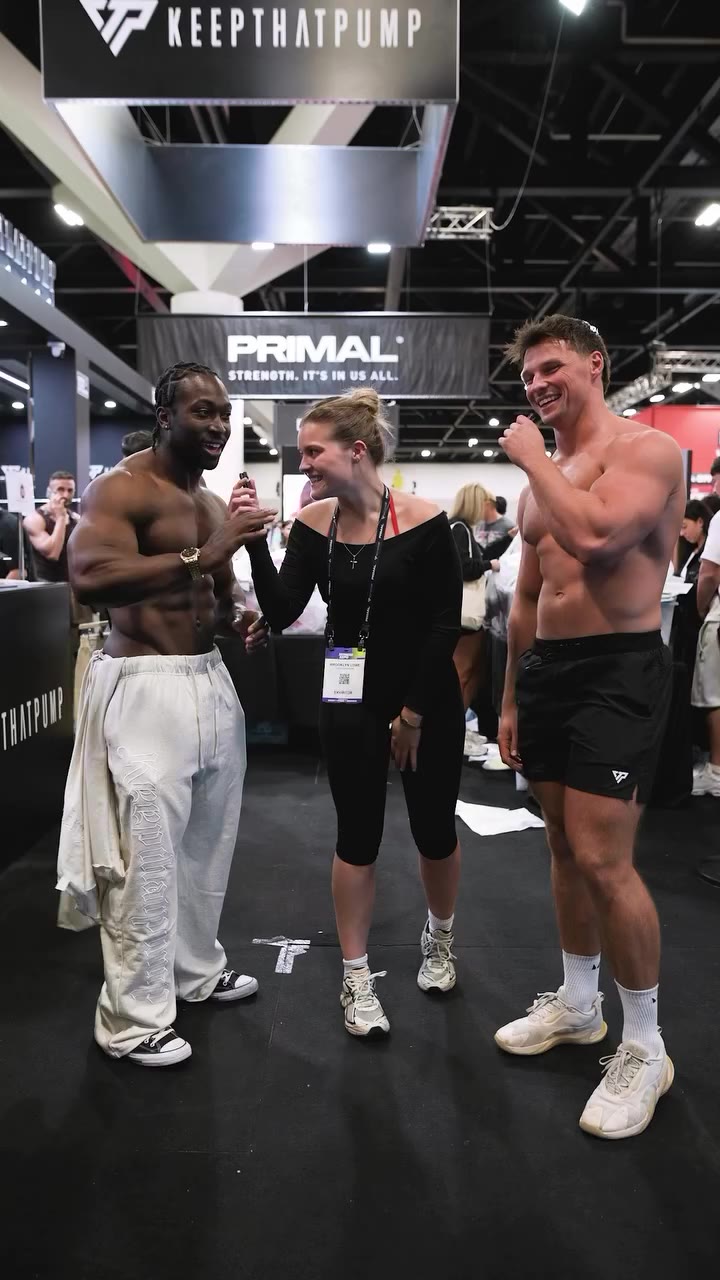 Who is stronger? 💪 @scottvriens or @kwameduah