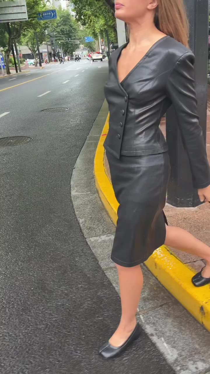 Taking our Gabriette Leather Set for a stroll. Yours, online now.