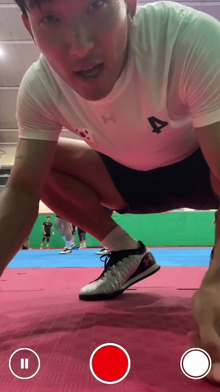 𝗖𝗢𝗠𝗠𝗜𝗧 𝗧𝗢 𝗚𝗥𝗢𝗪𝗜𝗡𝗚 𝗧𝗛𝗘 𝗚𝗔𝗠𝗘​ “7명을 상대로 혼자 들어가서​ 수싸움 끝에 점수를…