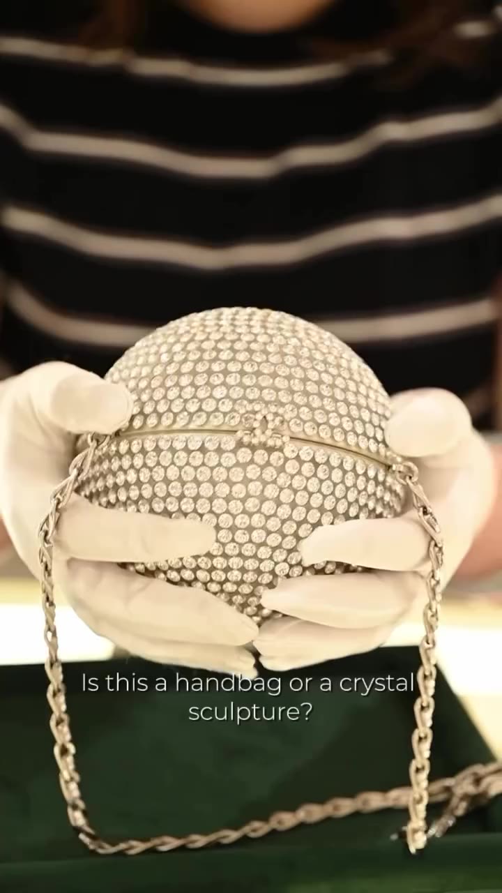 Handbag—or crystal sculpture? ✨ Created for Chanel’s Spring–Summer 2018…