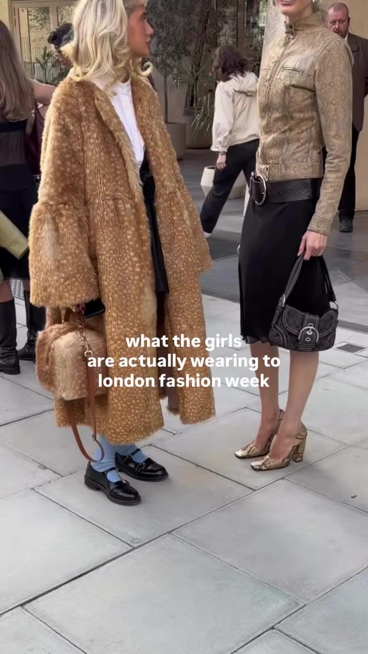 Spotted at the @Ebay_UK #LondonFashionWeek show 🍂👜 #ootd #fashionweek…