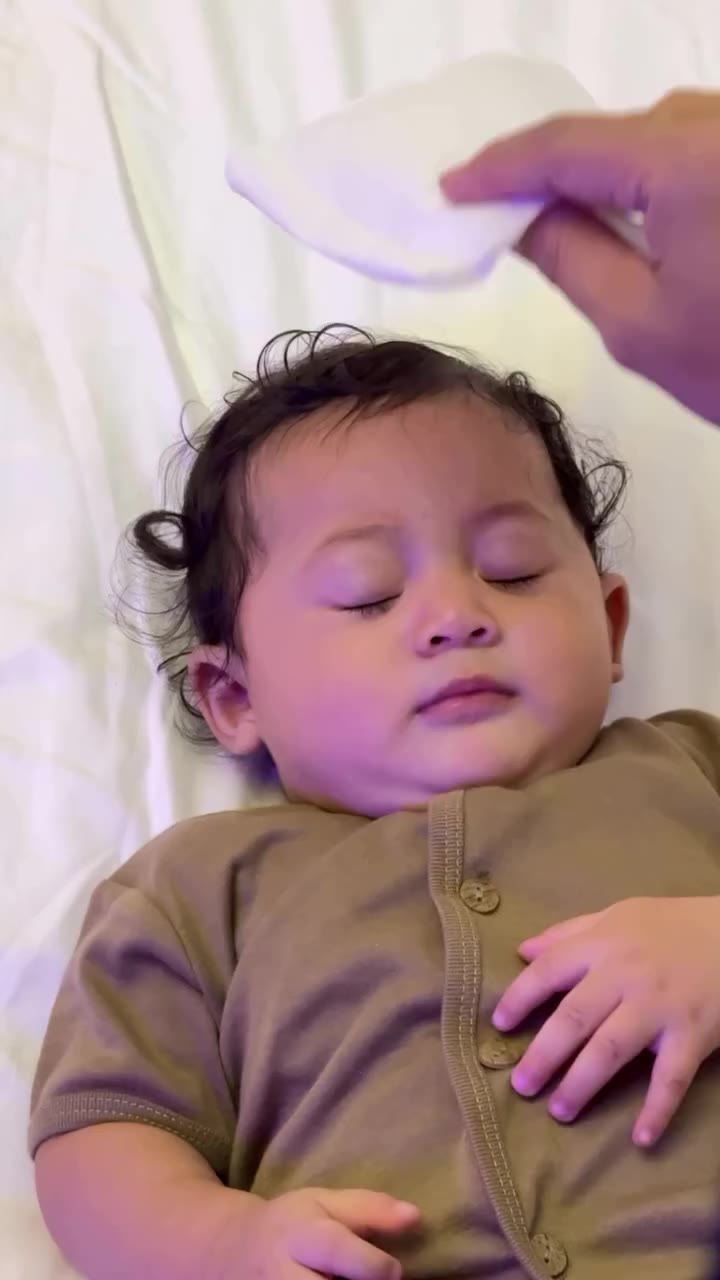 Moms, udah tahu belum cara ini agar baby tidur nyenyak semalaman?💤 Dengan…