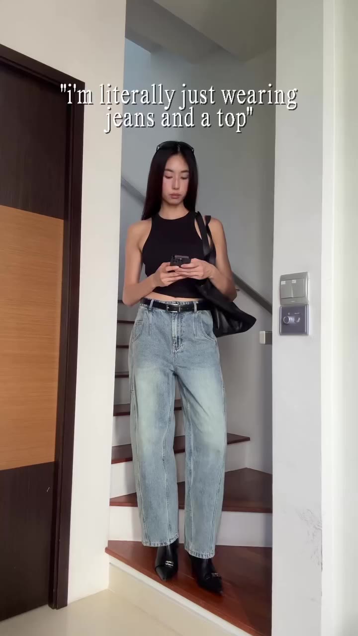 仲係度猶豫緊邊款牛仔褲最適合你？@ZamDy 示範唔同denim style ，每一款剪裁既denim 都想擁有一條！👖⁠ ⁠ Just when we…