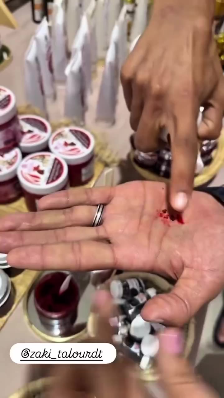 العكر الفاسي الطبيعي... سر الإشراقة المغربية الأصيلة 🌹✨ لون طبيعي، جمال ناعم،…