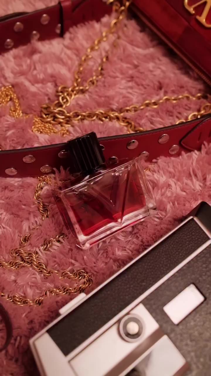 Tell me, what lights your fire? 🔥The new Vendetta from @valentino.beauty…