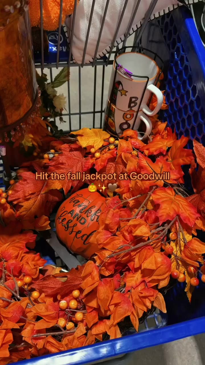 need all the fall decor 🍂 🎥 @tuscanlife_ on TikTok