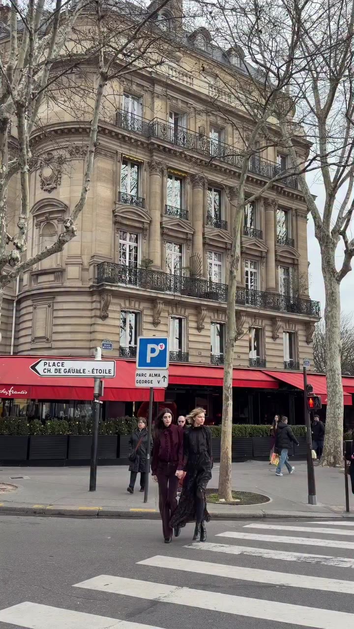 Paris is always better à deux ♥️🇫🇷 #KobiHalperin #Paris #Berry #StreetStyle…