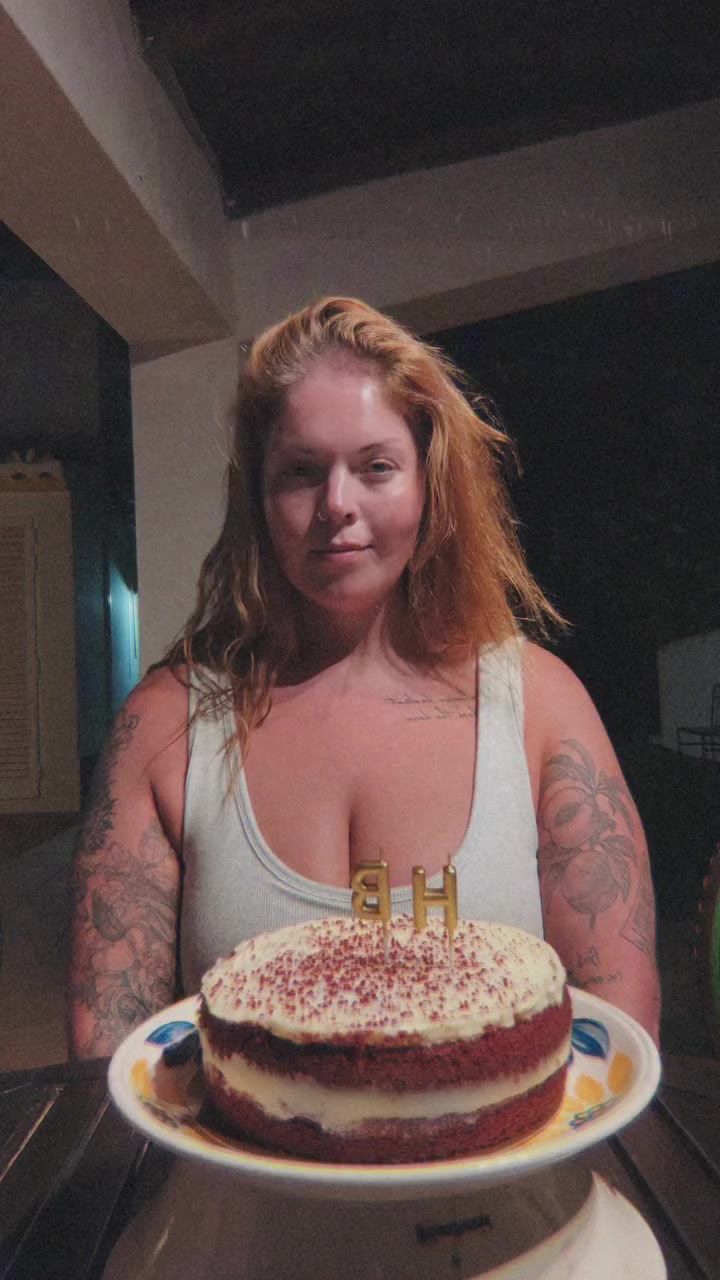 34 BABYYYY, please be good me!! 🎂 Filming this with my family was pure chaos…