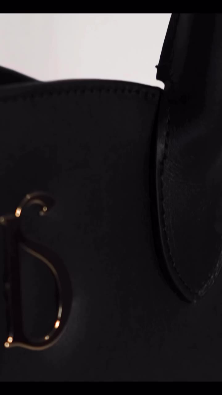 Discover the fine details of The Yonba Bag handcrafted by a team of six master…